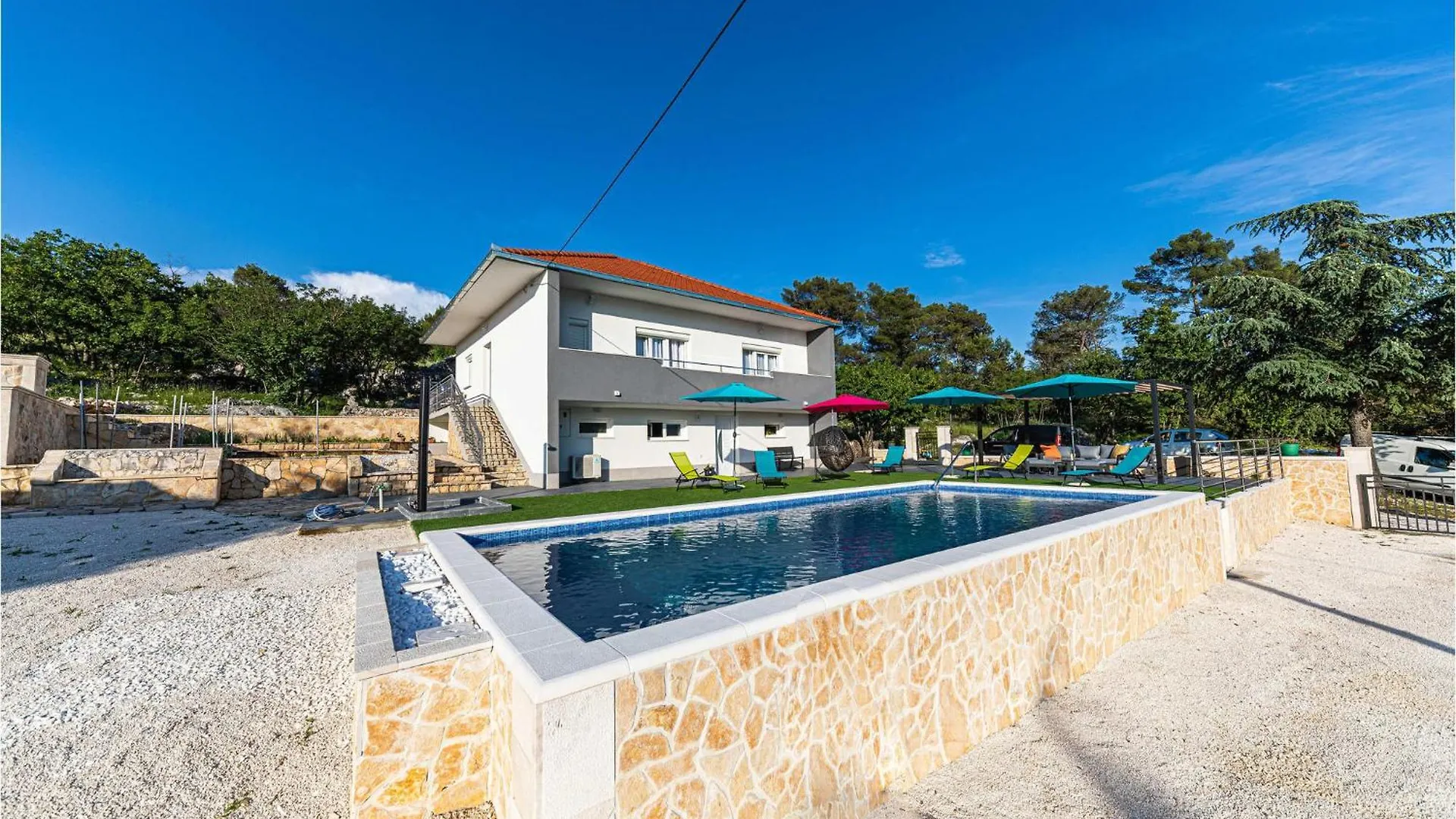4 Bedroom Beautiful Home In Prgomet location